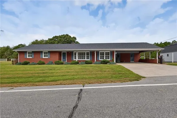 $349,500 | 2587 Highway 8, Danbury, NC 27016