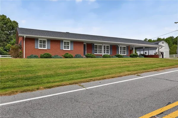 $329,500 | 2587 Highway 8, Danbury, NC 27016