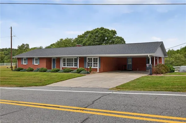 $329,500 | 2587 Highway 8, Danbury, NC 27016