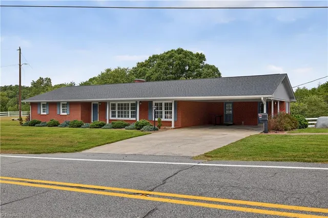 $359,000 | 2587 Highway 8, Danbury, NC 27016
