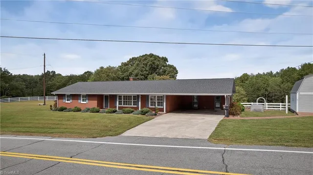 $359,000 | 2587 Highway 8, Danbury, NC 27016