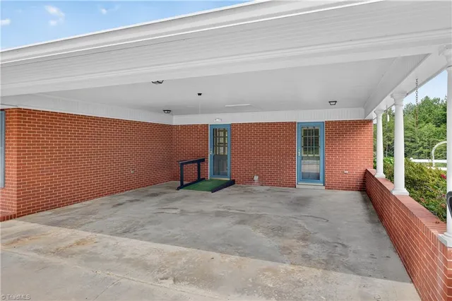 $359,000 | 2587 Highway 8, Danbury, NC 27016