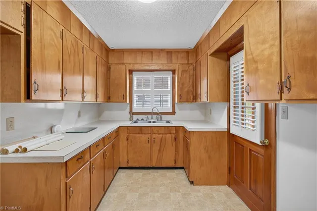 $359,000 | 2587 Highway 8, Danbury, NC 27016