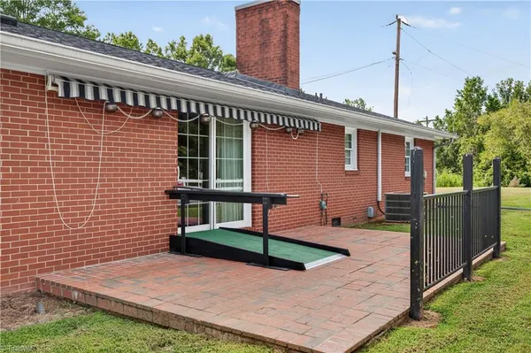 $329,500 | 2587 Highway 8, Danbury, NC 27016