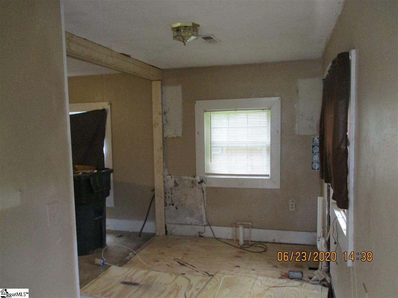 204 Ackley Road Greenville, SC 29607 - Photo 13 of 26