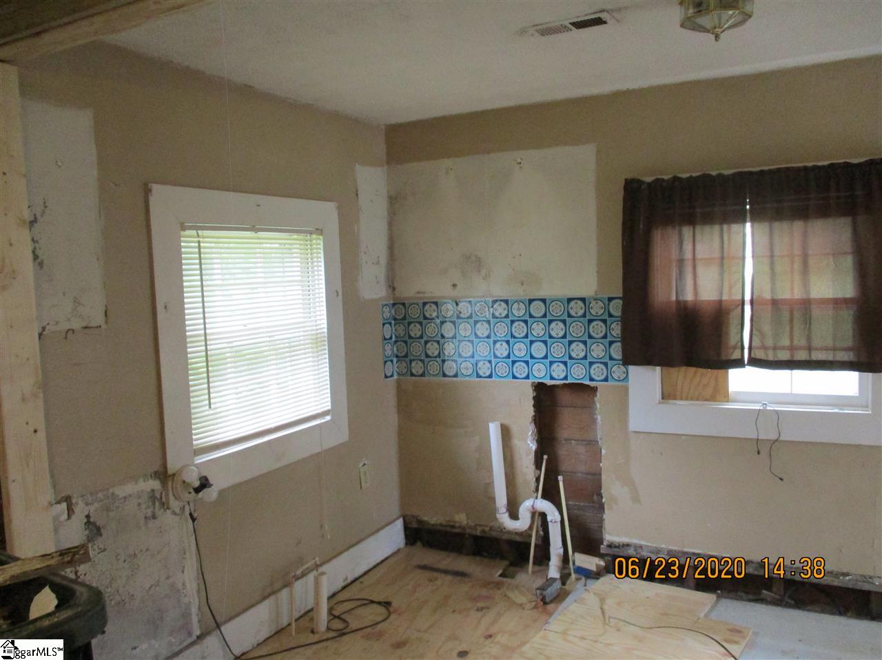 204 Ackley Road Greenville, SC 29607 - Photo 14 of 26