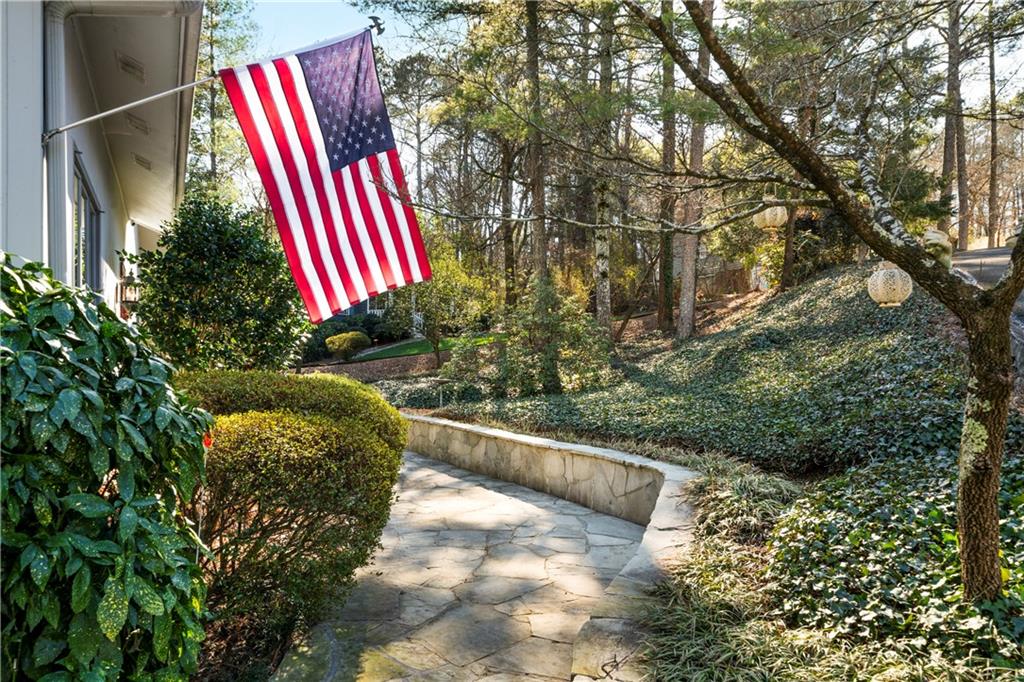 31 Coventry Drive Southeast Rome, GA 30161 - Photo 10 of 57 a view of balcony and yard