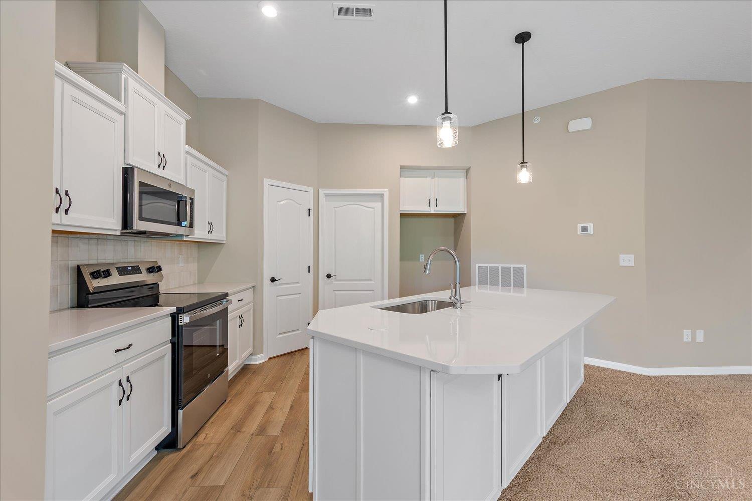 547 Tradition Ridge, Unit 81301 Cincinnati, OH 45245 - Photo 4 of 37