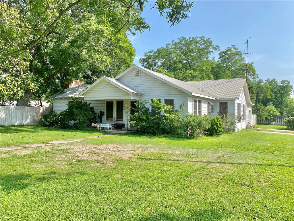 500 West Austin Street Luling, TX 78648 - Photo 1 of 1