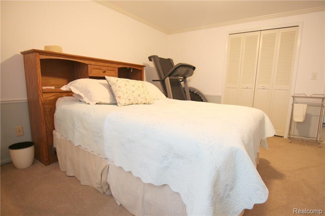 618 Shellbourne Drive Rochester, MI 48309 - Photo 22 of 38 Shellbourn Dr Bedroom 1b.jpg