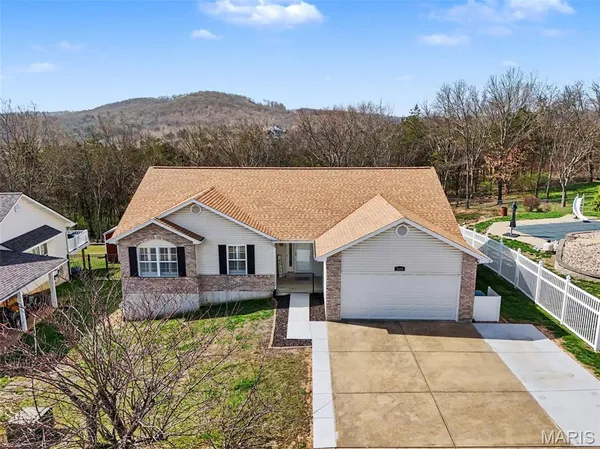 $365,000 | 2525 Castle Pines Drive, Imperial, MO 63052