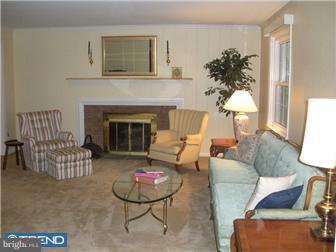 42 Brookmead Road Wayne, PA 19087 - Photo 2 of 11 Living Room