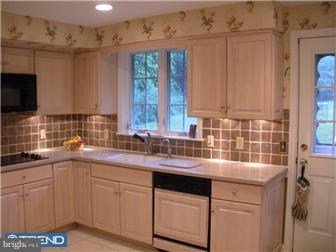 42 Brookmead Road Wayne, PA 19087 - Photo 4 of 11 Kitchen