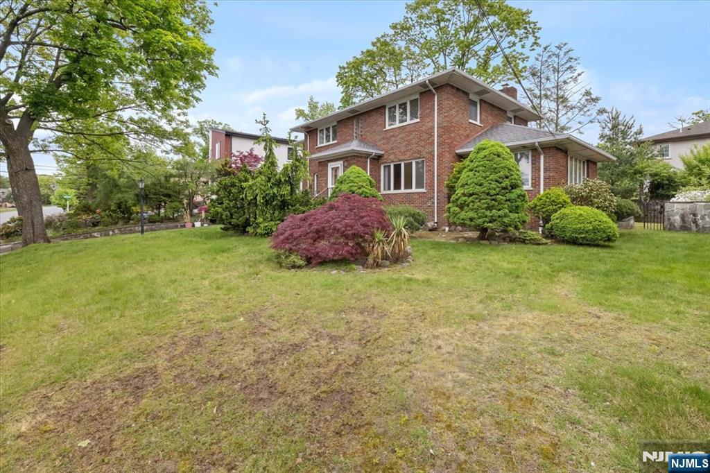 535 Summit Street Englewood Cliffs, NJ 07632 - Photo 31 of 34