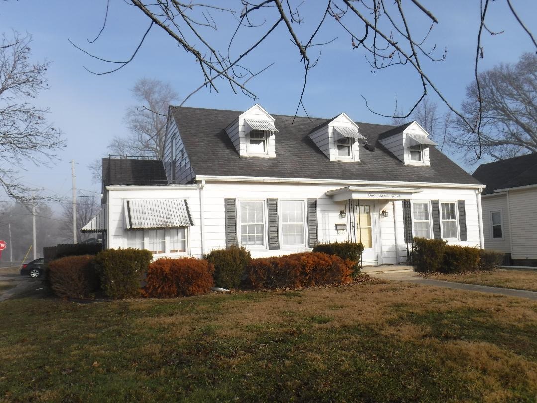 134 West 5th Street Flora, IL 62839 - Photo 1 of 8 Gallery Image 1