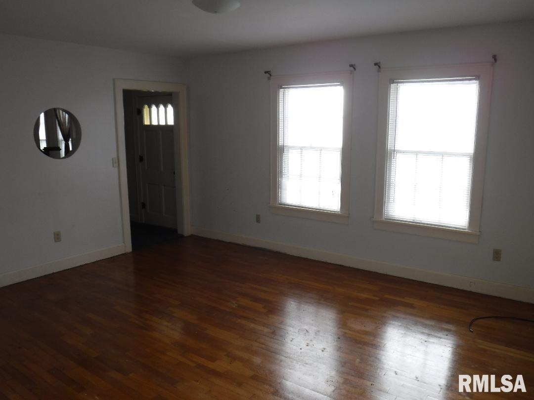 134 West 5th Street Flora, IL 62839 - Photo 2 of 8 Gallery Image 2
