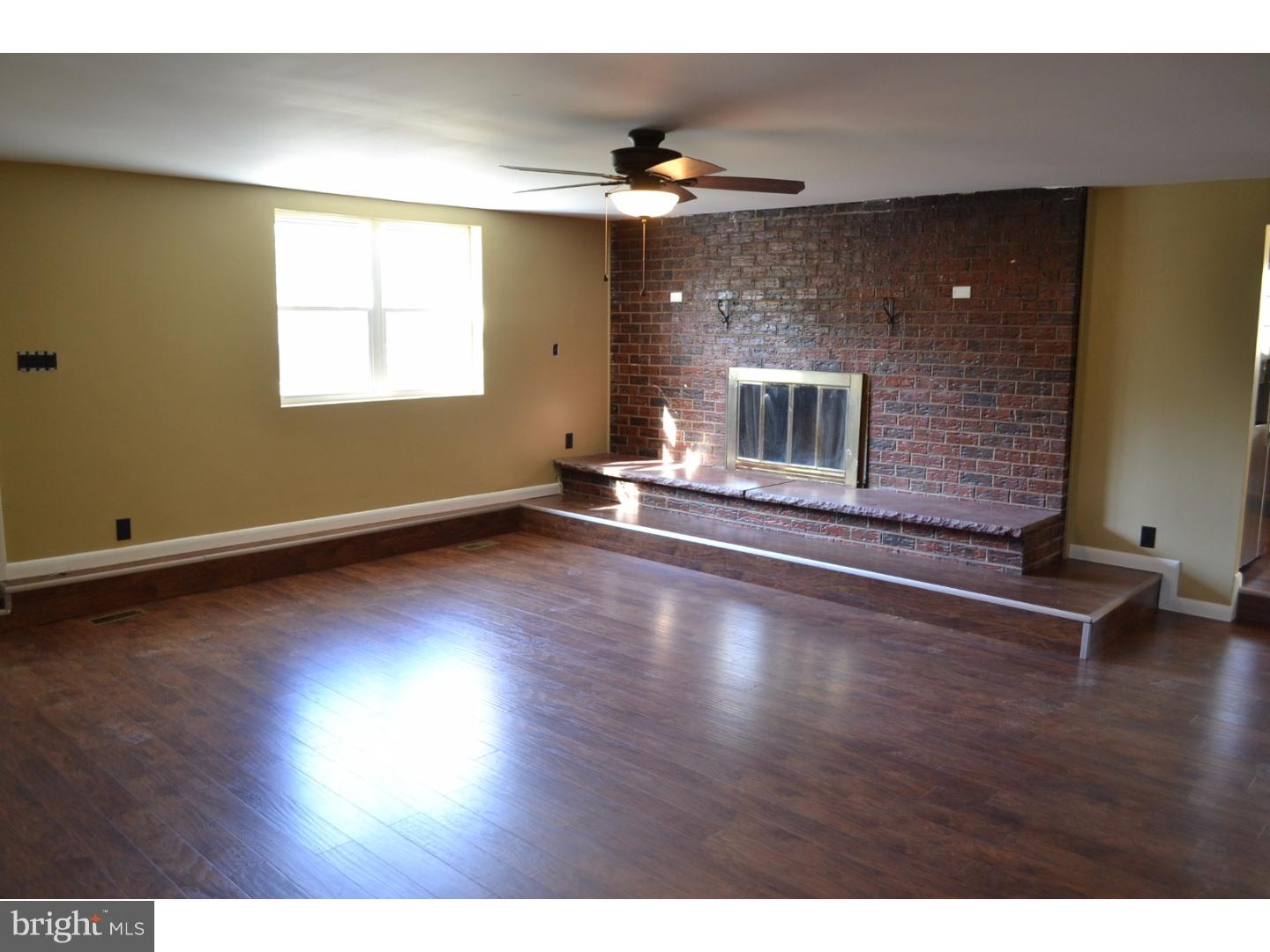 326 Grubb Road Newfield, NJ 08344 - Photo 8 of 17 Living Room