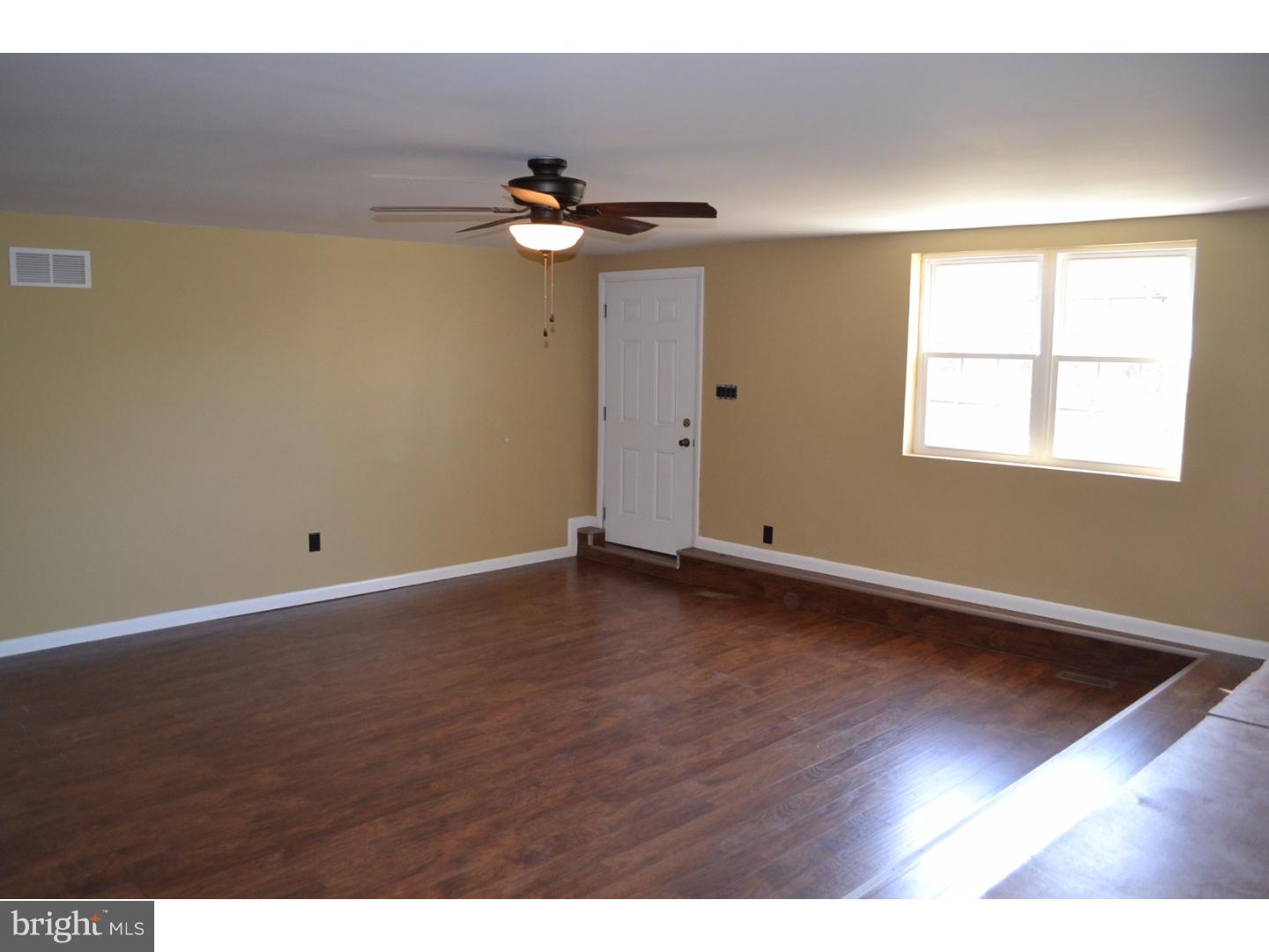 326 Grubb Road Newfield, NJ 08344 - Photo 9 of 17 Living Room