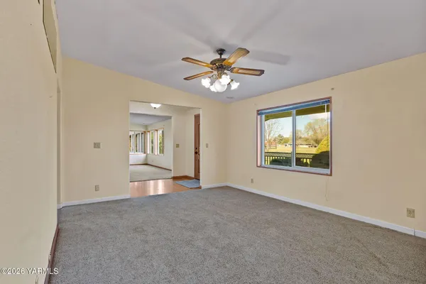 $399,900 | 6810 West Columbus Street, Yakima, WA 98903