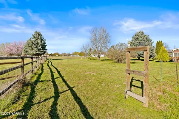 $399,900 | 6810 West Columbus Street, Yakima, WA 98903