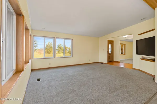 $399,900 | 6810 West Columbus Street, Yakima, WA 98903