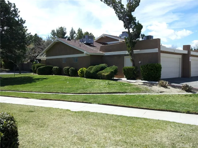 $2,600 | 2851 West Ave J4, Lancaster, CA 93536