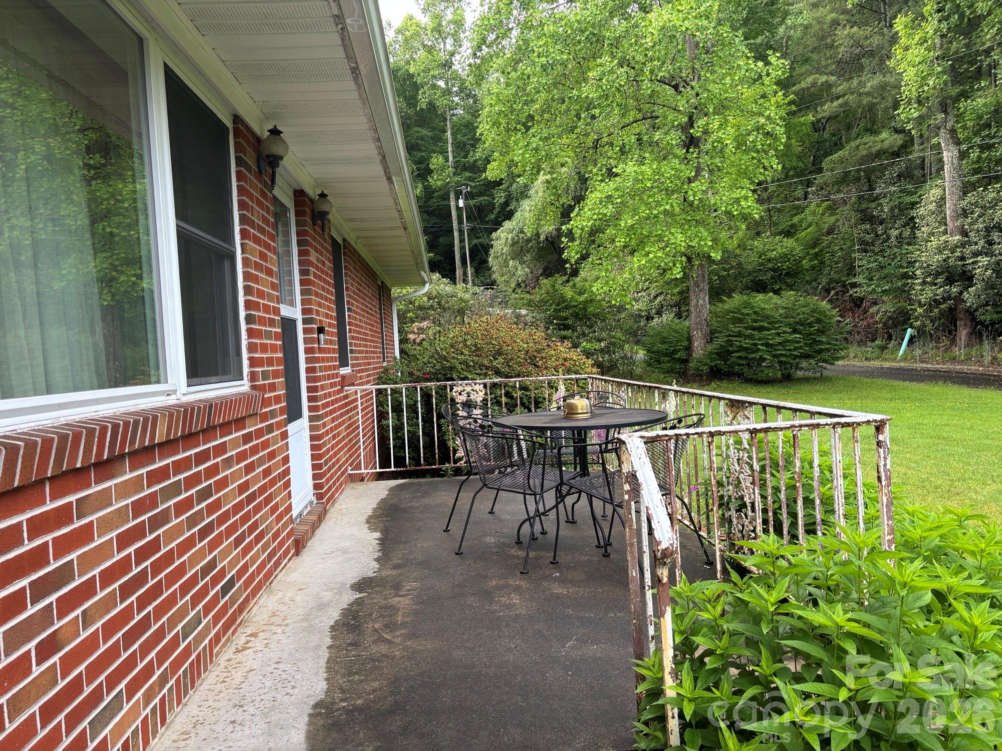 609 Valley Road Spruce Pine, NC 28777 - Photo 2 of 8