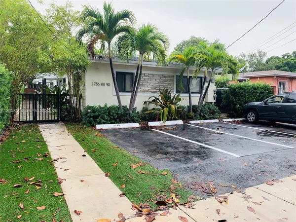 $2,600 | 2786 Southwest 32nd Avenue, Unit 2790, Miami, FL 33133