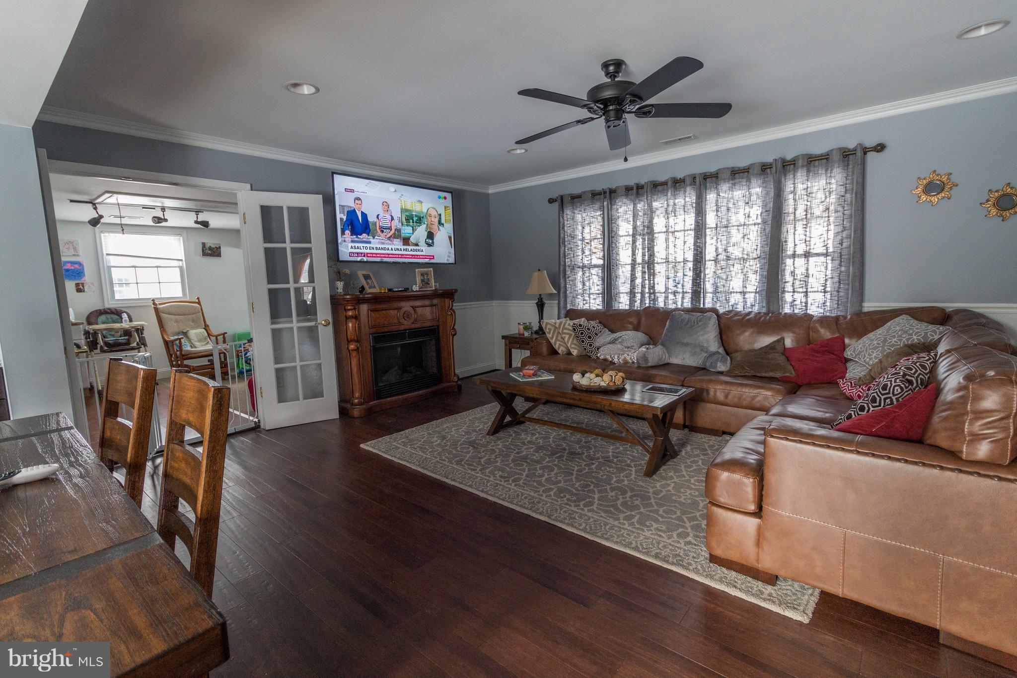 13117 Poplar Tree Road Fairfax, VA 22033 - Photo 22 of 30 Living Room