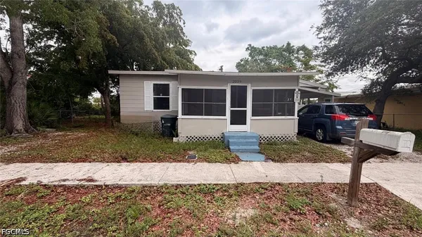 $1,200 | 2039 Kurtz Street, Fort Myers, FL 33901