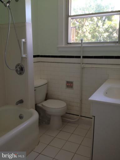 3617 Rexmere Road Baltimore, MD 21218 - Photo 9 of 12 Bath