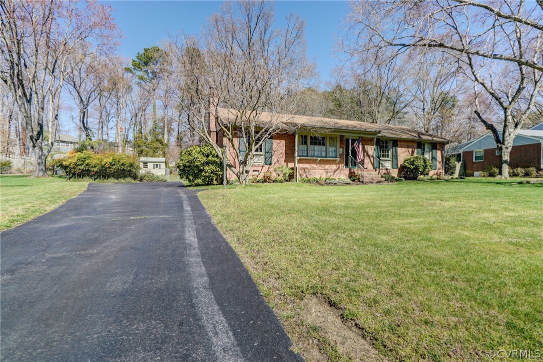 9512 Ridgefield Road Henrico, VA 23229 - Photo 3 of 25 Paved Driveway