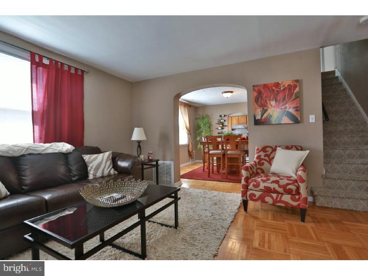 556 Pedley Road Philadelphia, PA 19128 - Photo 2 of 25 Living Room