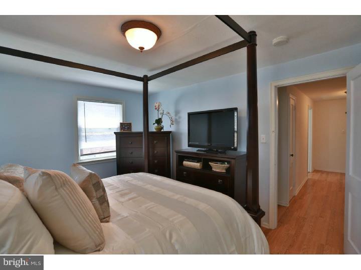 556 Pedley Road Philadelphia, PA 19128 - Photo 13 of 25 Bedroom