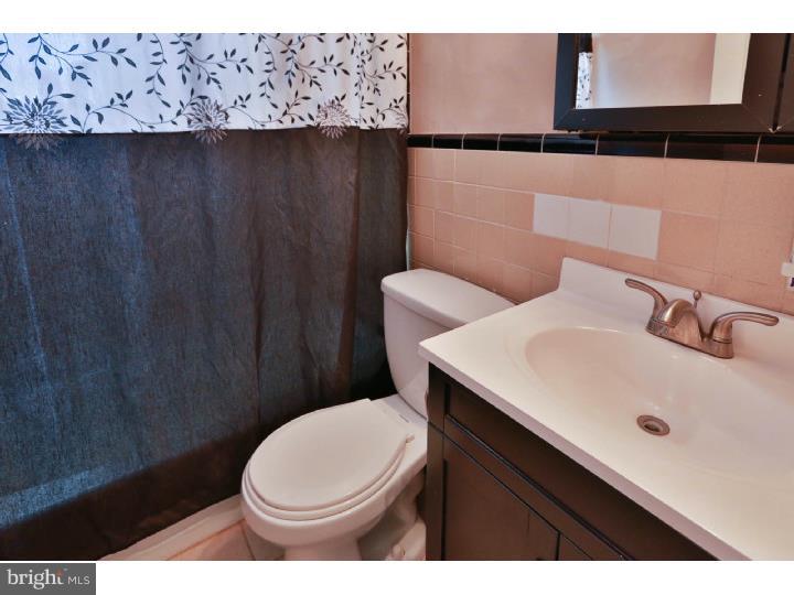 556 Pedley Road Philadelphia, PA 19128 - Photo 18 of 25 Bathroom