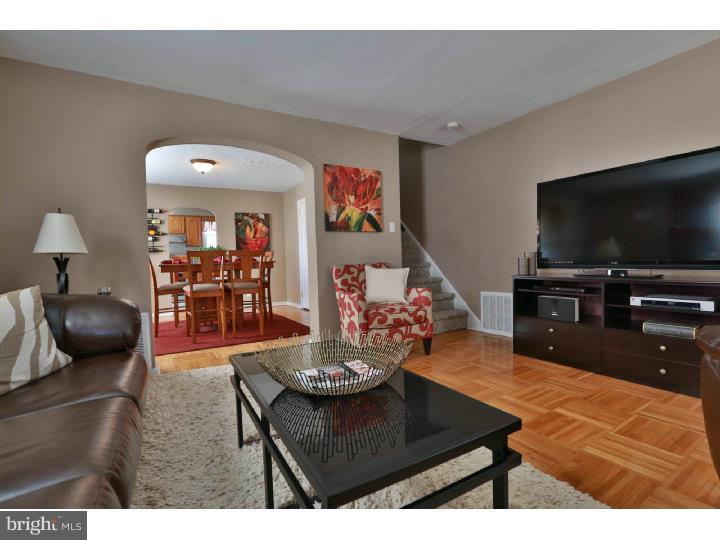556 Pedley Road Philadelphia, PA 19128 - Photo 3 of 25 Living Room