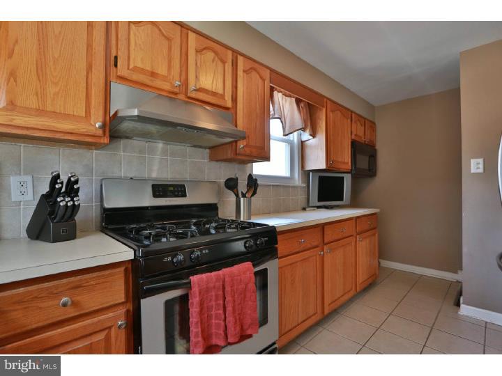 556 Pedley Road Philadelphia, PA 19128 - Photo 9 of 25 Kitchen