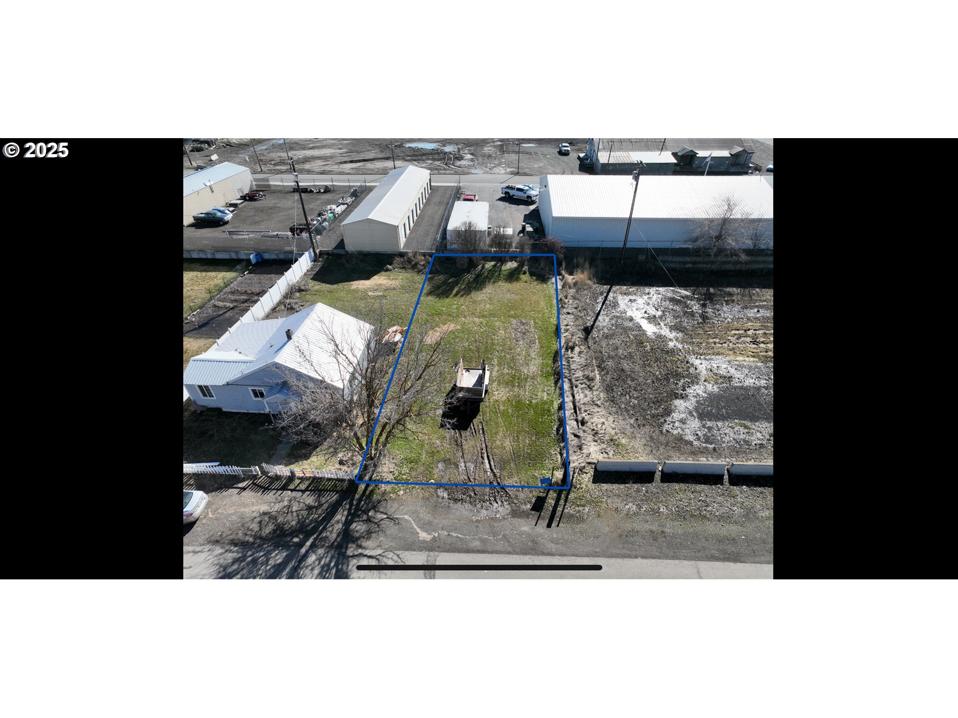 Situs Address Unknow Goldendale, WA 98620 - Photo 5 of 6 a picture of a living room