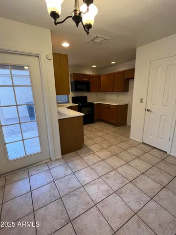 a view of a utility room