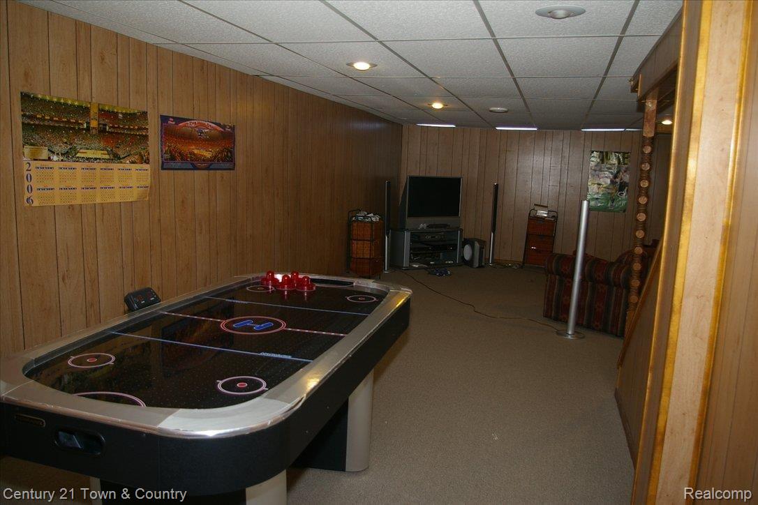 36973 Fox Run Farmington, MI 48331 - Photo 22 of 25 Finished Basement