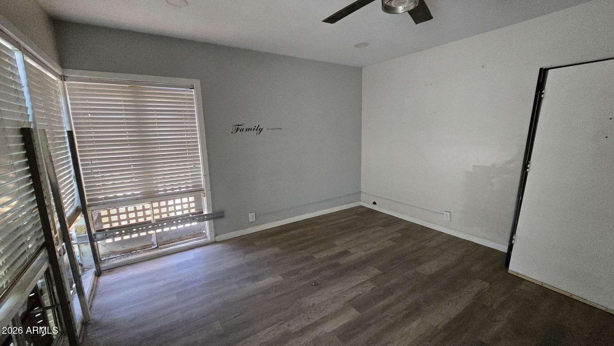834 West Osborn Road Phoenix, AZ 85013 - Photo 33 of 45 an empty room with wooden floor and windows