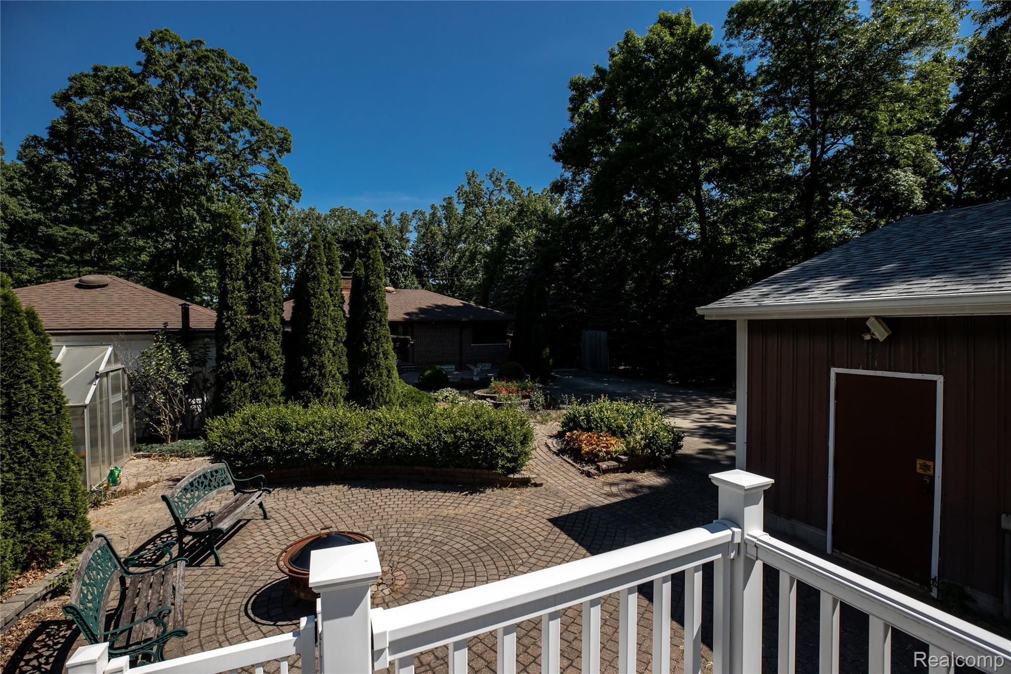 3496 Hazelton Avenue Rochester, MI 48307 - Photo 9 of 35 3496 HAZELTON AVE - EXTERIOR-15.jpg