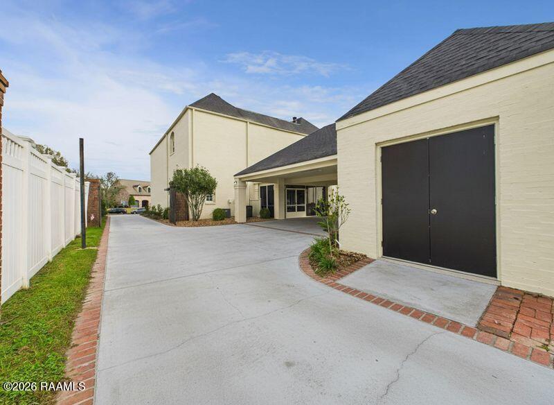 103 Riviera Court Broussard, LA 70518 - Photo 36 of 46 Driveway 2