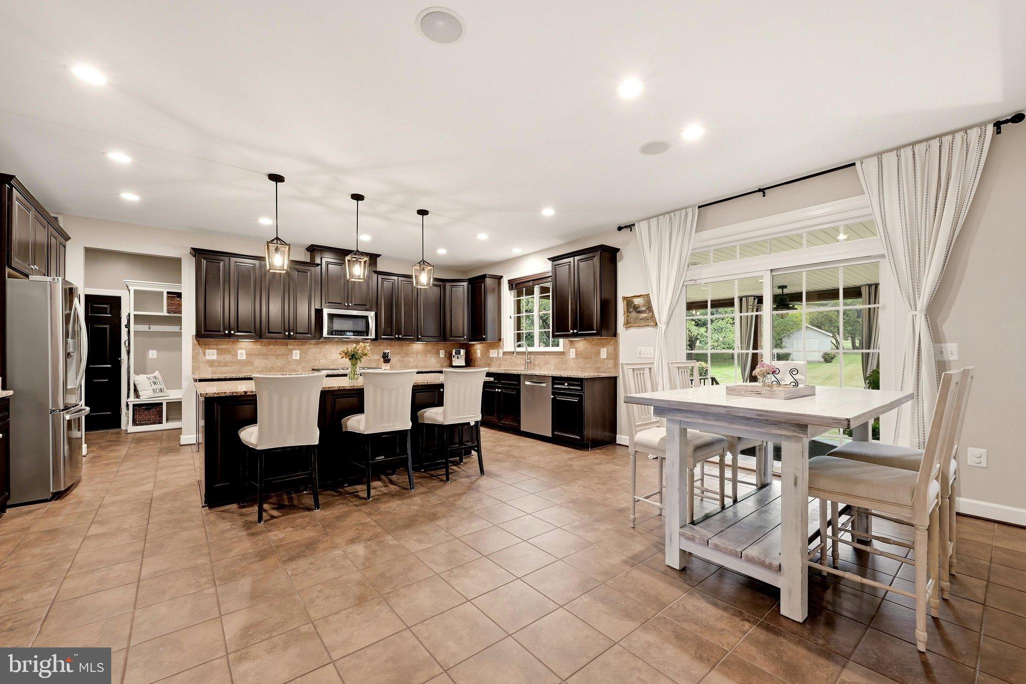 15547 Montresor Road Leesburg, VA 20176 - Photo 8 of 92 Sunny breakfast area off the kitchen