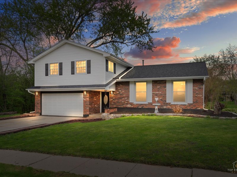 6531 Midhurst Road Downers Grove, IL 60516 - Photo 1 of 21 Gallery Image 1