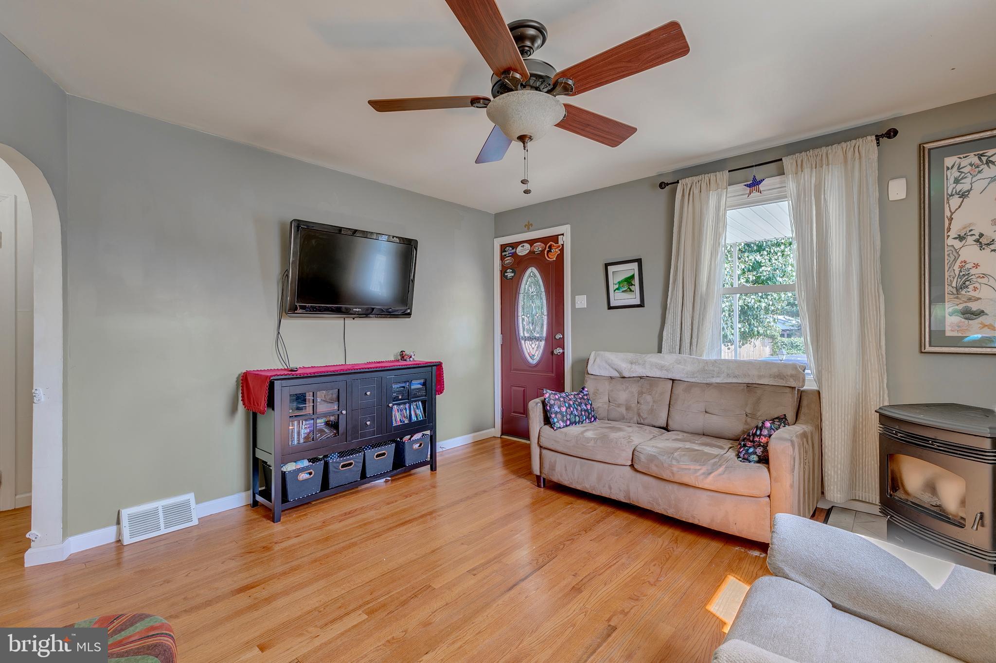 7603 Maple Road Baltimore, MD 21222 - Photo 3 of 33