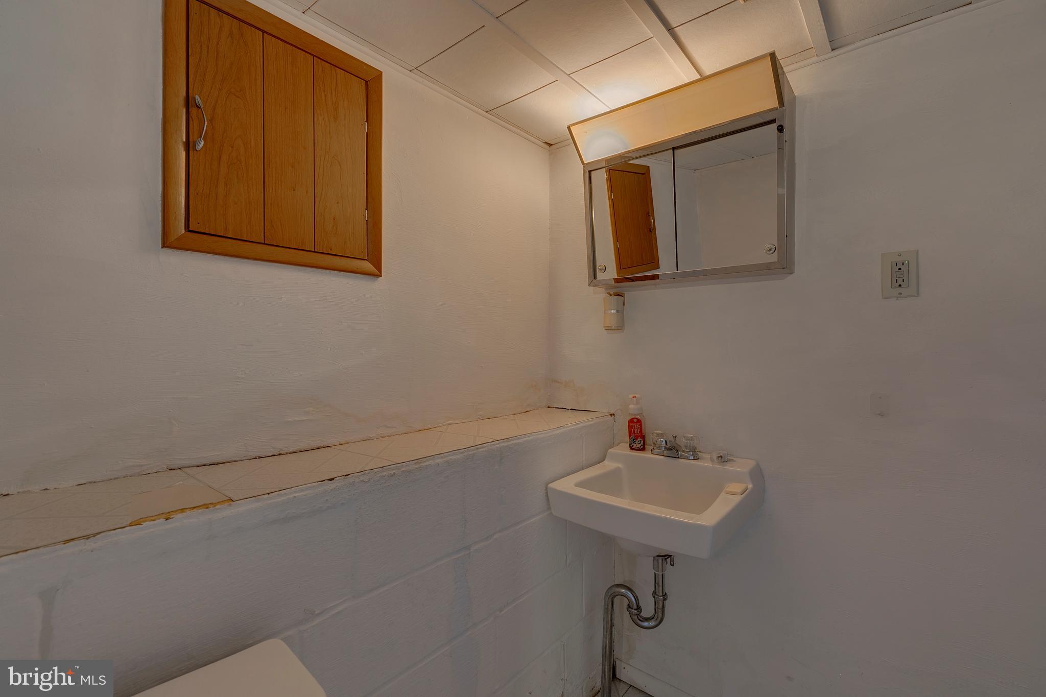 7603 Maple Road Baltimore, MD 21222 - Photo 31 of 33
