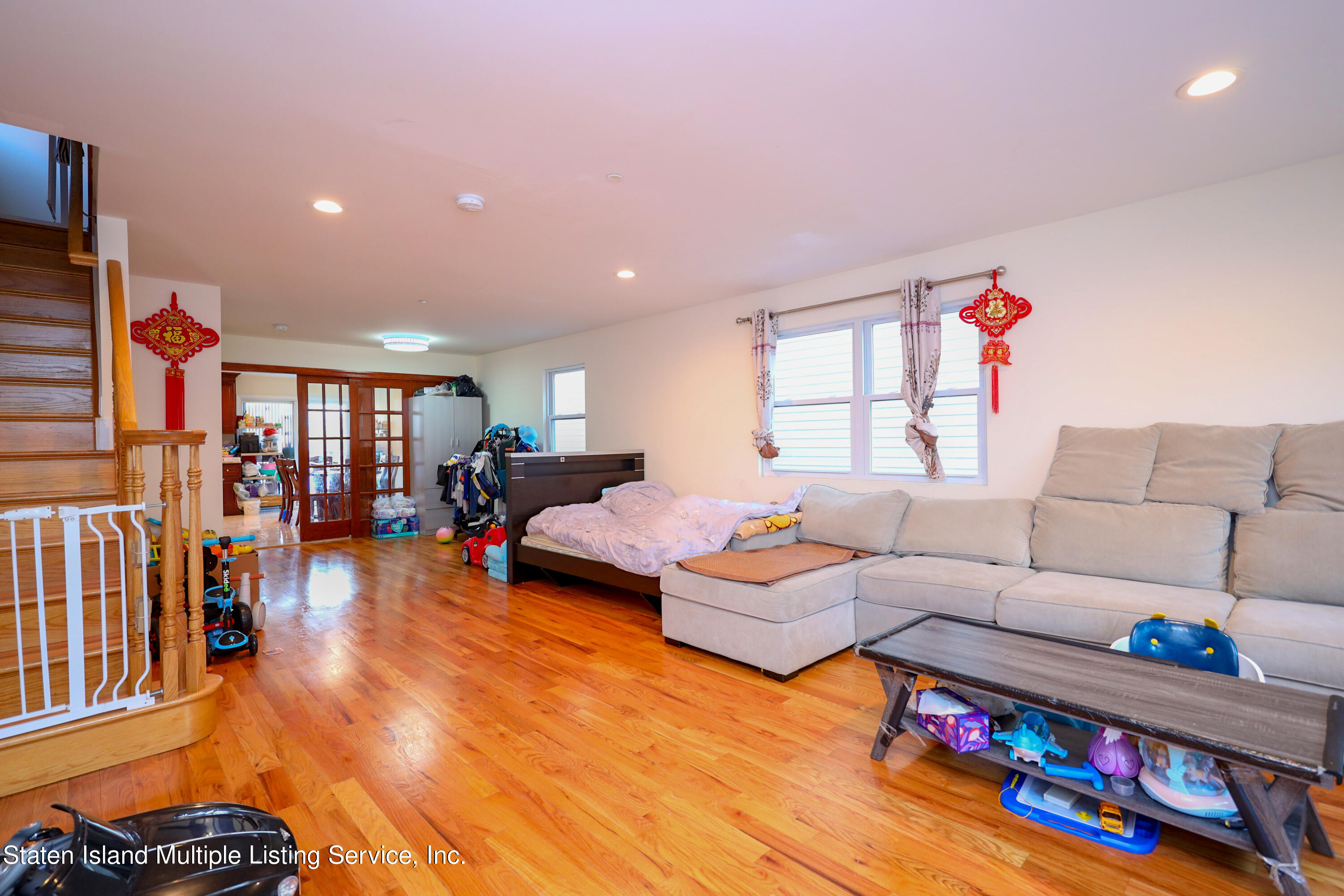 174 Fingerboard Road Staten Island, NY 10305 - Photo 3 of 18 IMG_6025