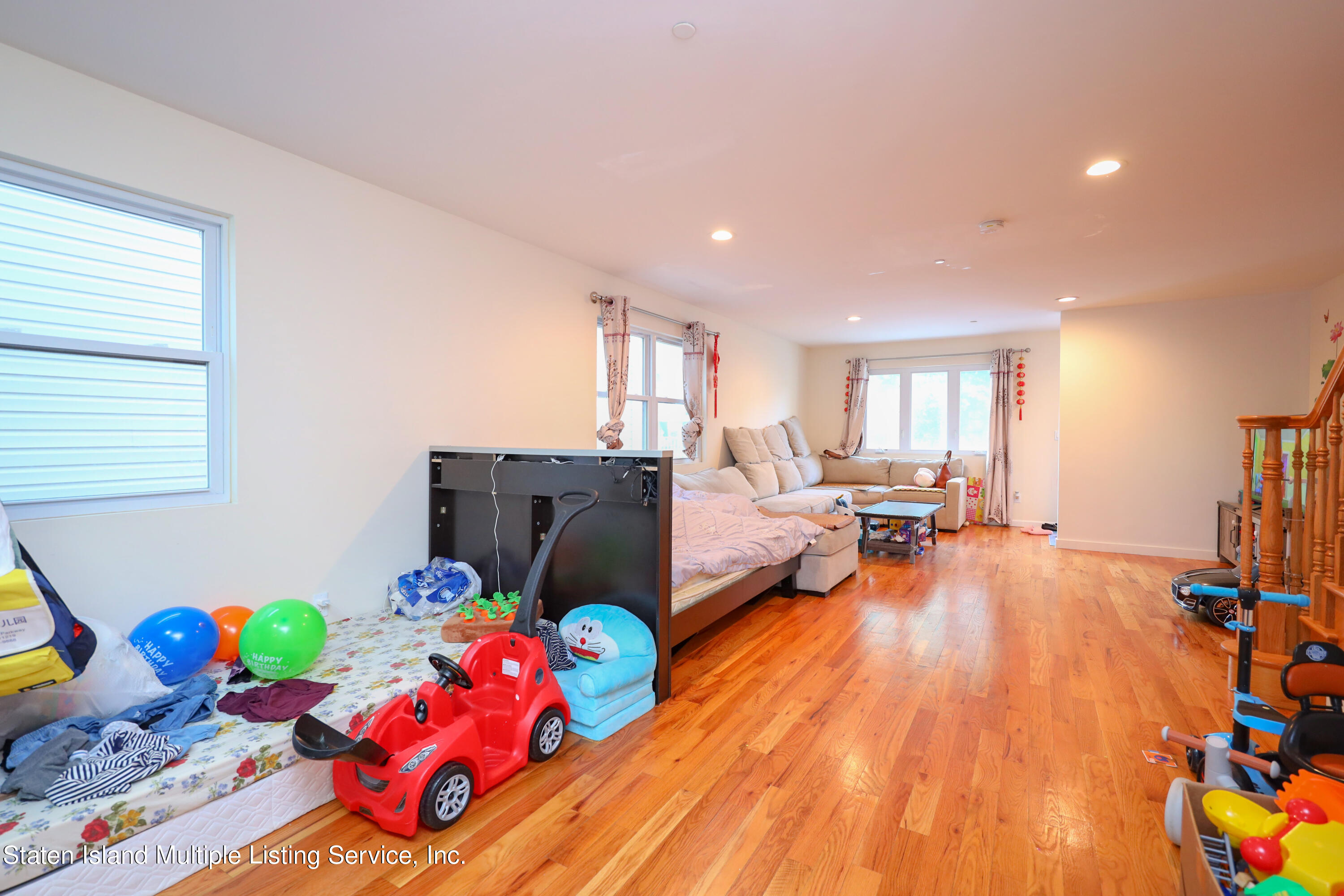 174 Fingerboard Road Staten Island, NY 10305 - Photo 4 of 18 IMG_6024
