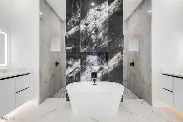 $895,000 | 126 Northwest 25th Street, Cape Coral, FL 33993